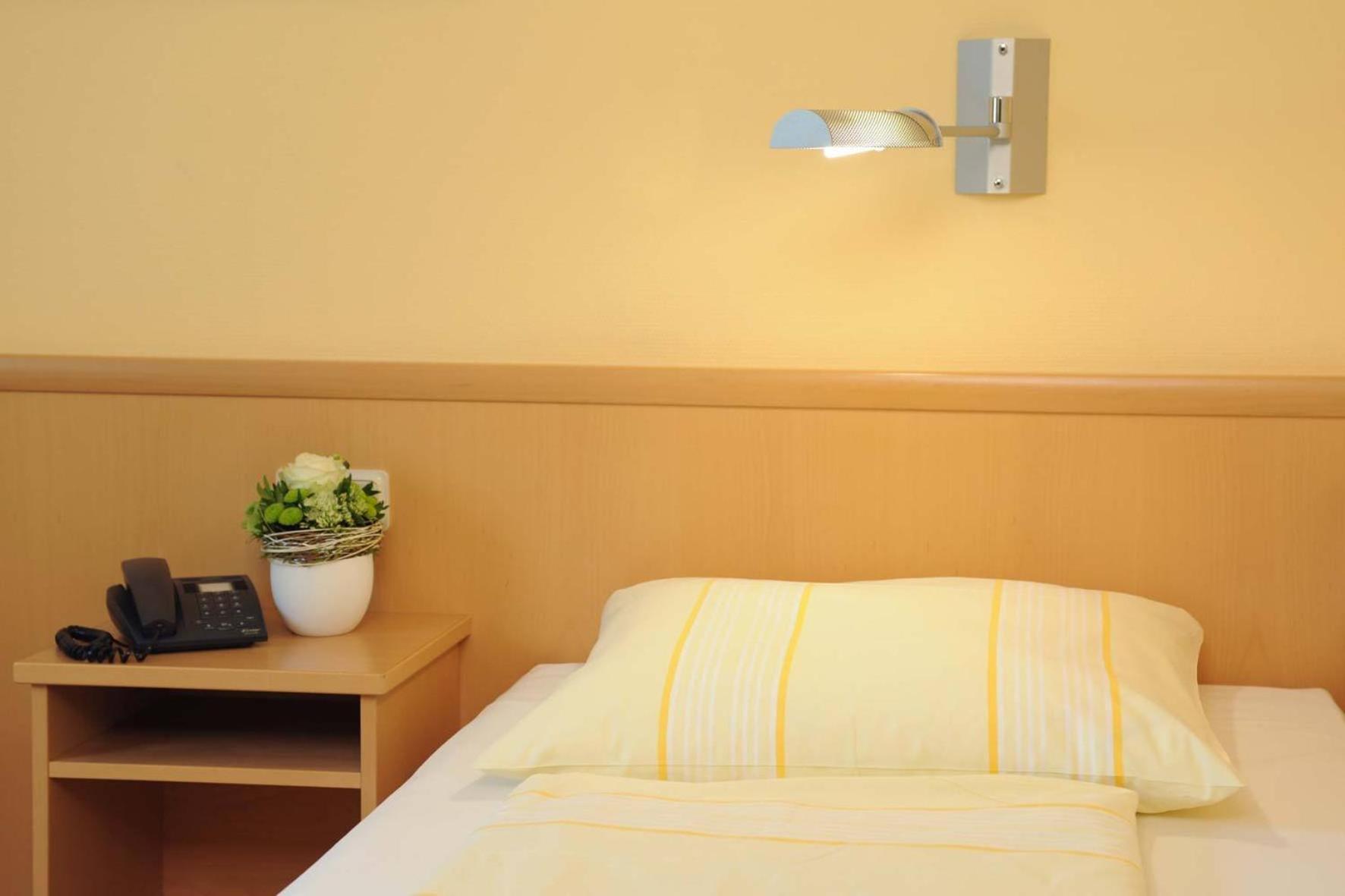 Hotel & Restaurant Hugenottengarten Friedrichsdorf Extérieur photo