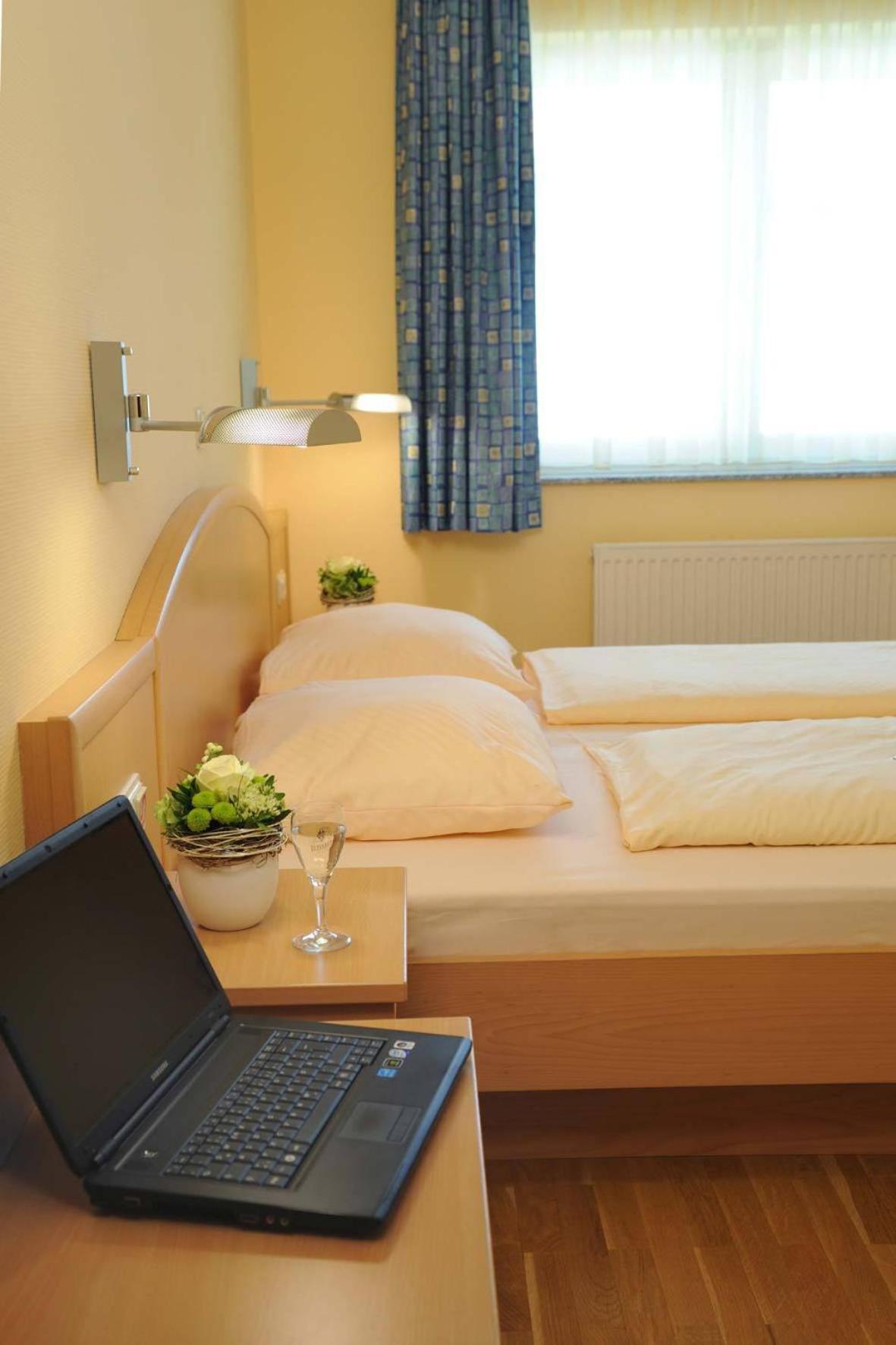 Hotel & Restaurant Hugenottengarten Friedrichsdorf Extérieur photo
