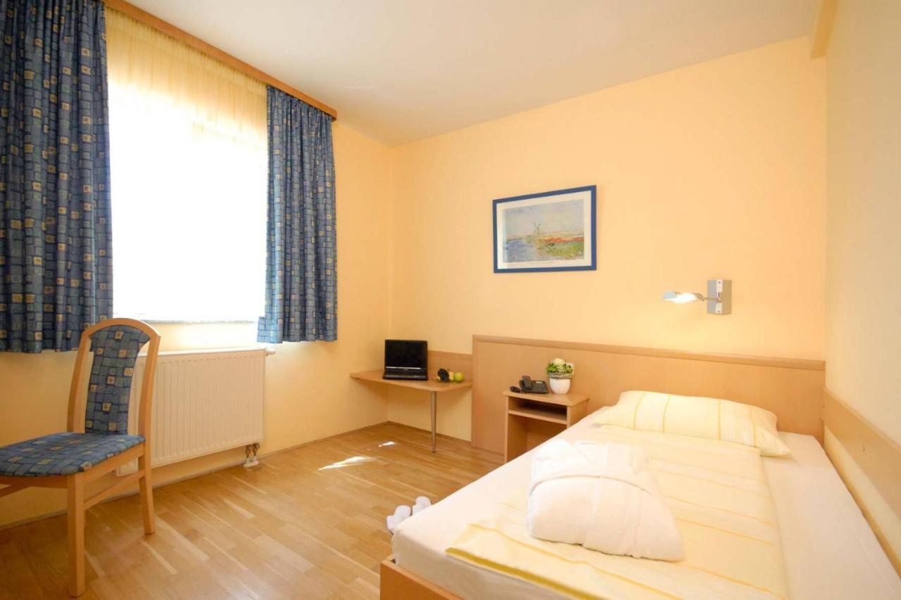 Hotel & Restaurant Hugenottengarten Friedrichsdorf Chambre photo